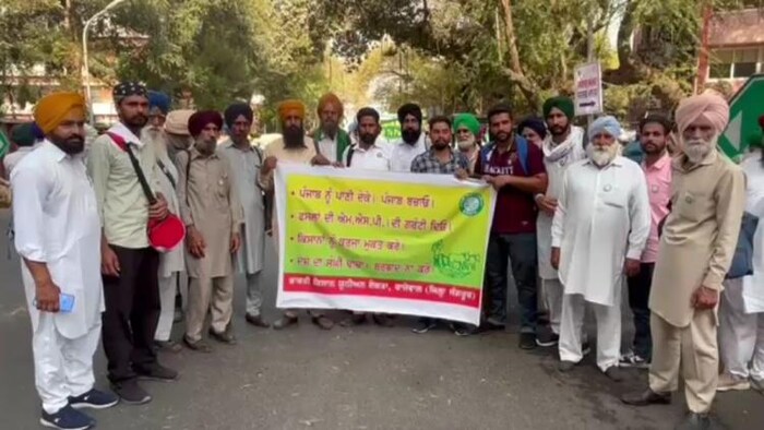 दिल्ली के जंतर मंतर पर किसानों का विरोध प्रदर्शन