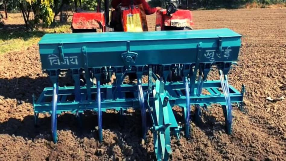 सीड ड्रिल मशीन कैसे करता है काम, क्या हैं इसके फीचर, उपयोग और फायदे, यहां जानें सबकुछ सीड ड्रिल मशीन कैसे करता है काम, क्या हैं इसके फीचर, उपयोग और फायदे, यहां जानें सबकुछ