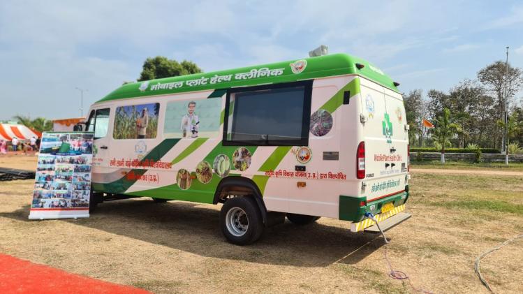 फसल के रोगों का इलाज करने के लिए यूपी के झांसी में शुरू की गई देश की पहली मोबाइल प्लांट हेल्थ क्लीनिक