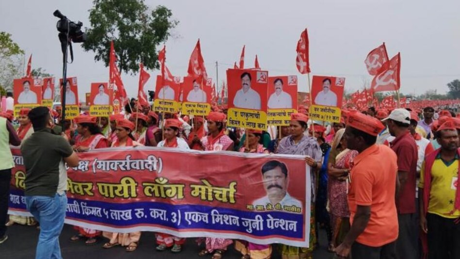 मुंबई के बॉर्डर पर रुकेगा किसानों का पैदल मार्च, सरकार को दिया चार दिन का अल्टीमेटम मुंबई के बॉर्डर पर रुकेगा किसानों का पैदल मार्च, सरकार को दिया चार दिन का अल्टीमेटम