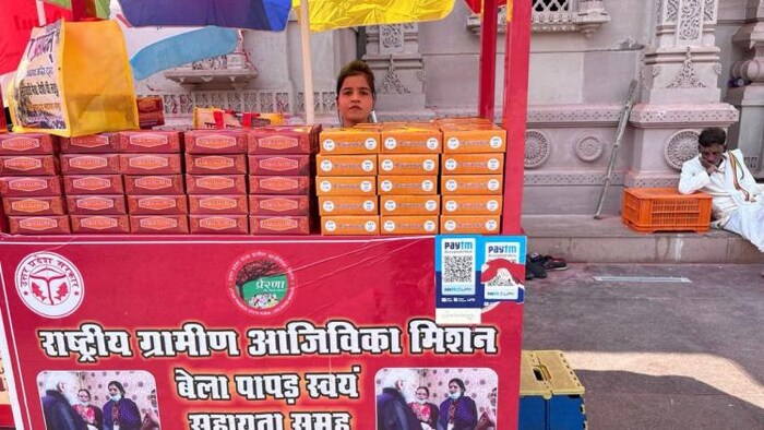 काशी विश्वनाथ मंदिर में स्वयं सहायता समूह की महिलाओं ने श्री अन्न प्रसादम की बिक्री शुरू की