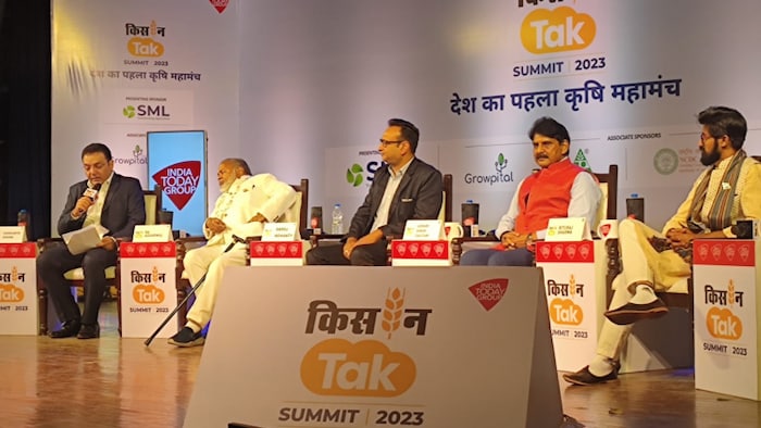 किसान तक समिट 2023 के मंच पर एग्री टेक और स्टार्टअप की विषय पर चर्चा