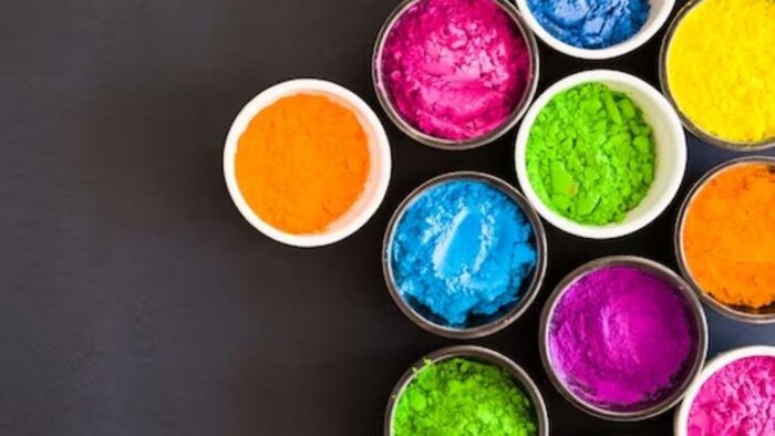 गोबर से बनाया 30 दिन में 10 टन हर्बल गुलाल, फोटो साभार: freepik