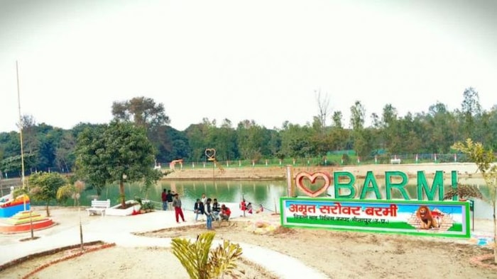 पृथ्वी दिवस पर यूपी में गांव वाले अमृत सरोवरों पर सेल्फी लेकर सोशल मीडिया पर साझा करेंगे, फोटो: साभार, यूपी सरकार