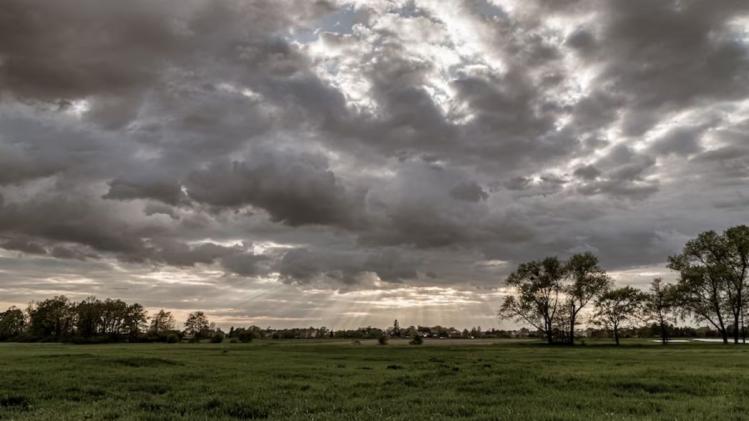 UP Weather update : पूर्वी जोन में आज भी बिगड़ा रहेगा मौसम का मिजाज