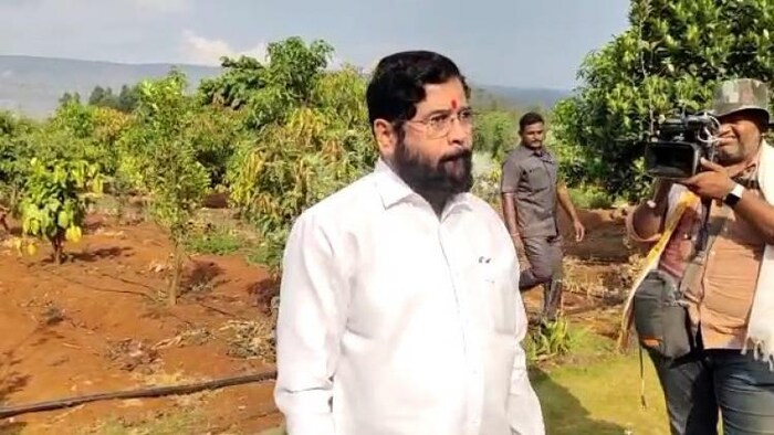 सतारा में अपने पैतृक गांव पहुंचे महाराष्ट्र के किसान एकनाथ शिंदे