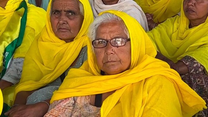 किसान फसल नुकसान के उचित मुआवजे की कर रही मांग