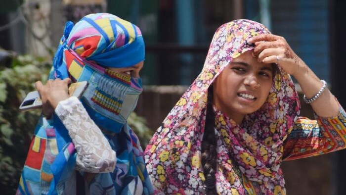 देश के कई हिस्सों में गर्मी ने प्रचंड रूप दिखाना शुरू कर दिया है (फोटो साभार-India Today/PTI)