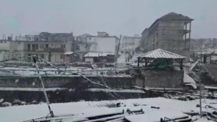 पहाड़ी इलाकों में बर्फबारी