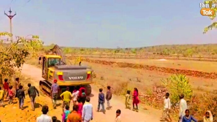 नीमच में डैम निर्माण के विरोध में आदिवासियों का विरोध प्रदर्शन