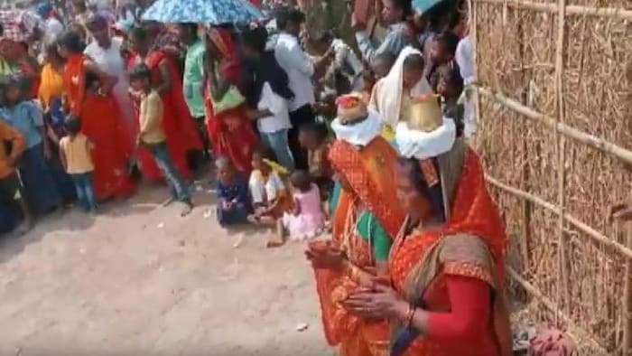 पूर्णिया के पत्ता मेले में अपना वर चुनती हैं लड़कियां
