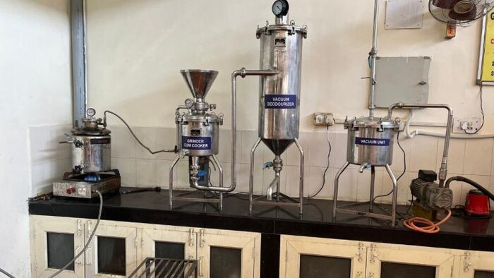 मूंगफली से दूध बनाने वाला प्लांंट, फोटो क्रेडिट- किसान तक