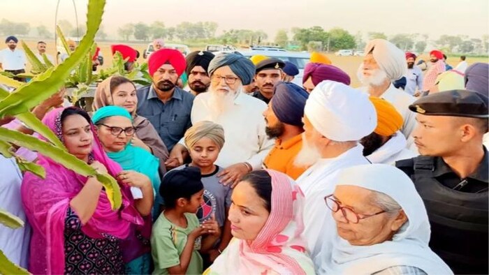 ड्रैगन फ्रूट की खेती को लेकर चर्चा में रहे थे प्रकाश सिंह बादल