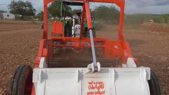 Stone Picker Machine की कीमत और फीचर्स