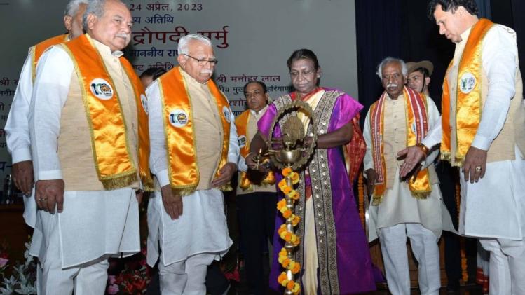  राष्ट्रपत‍ि द्रौपदी मुर्मू ने गाय के दूध को बताया अमृत, जानें क्या बताई वजह