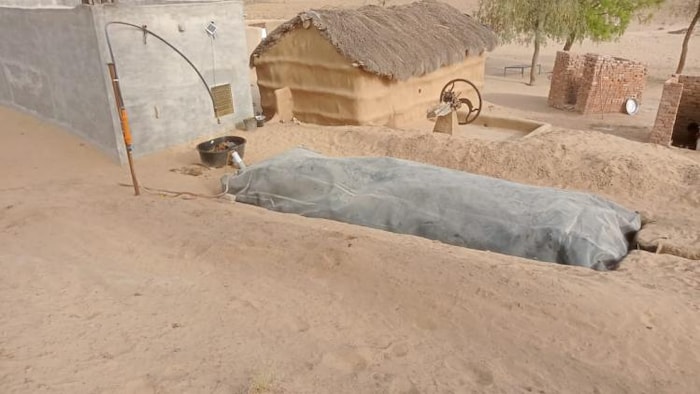 किसान पुरखाराम के घर में लगा बायो गैस प्लांट. फोटो- Purkha Ram