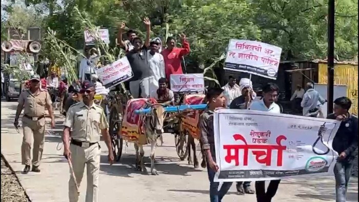 महाराष्ट्र के अकोला में सिबिल स्कोर के खिलाफ हाल ही में प्रदर्शन करते किसान, फोटो: किसान तक