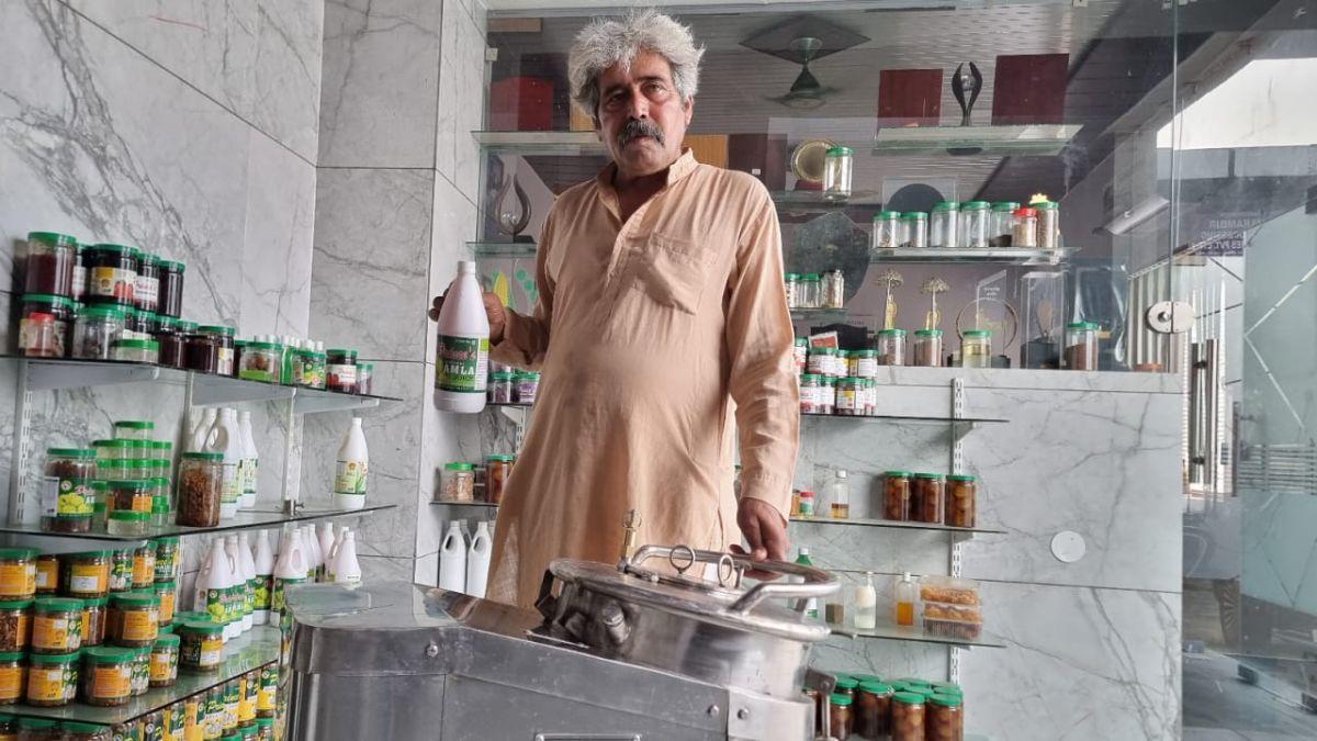 र‍िक्शा चालक ने शुरू की खेती.. बना करोड़पत‍ि, राष्ट्रपत‍ि ने बनाया 20 द