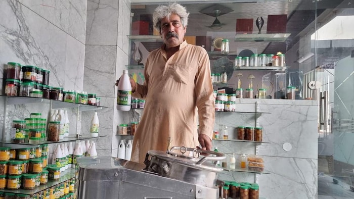 मल्टीपर्पज फूड प्रोसेसिंग मशीन के साथ धर्मवीर कंबोज