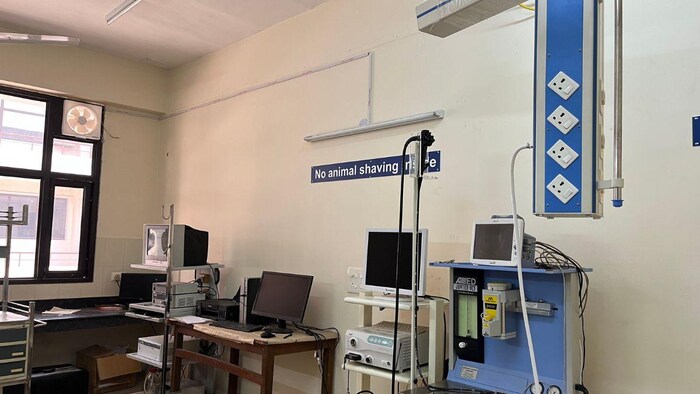 गडवासु में कुत्तों के लिए खोली गई ब्लड बैंक. फोटो क्रेडिट-किसान तक