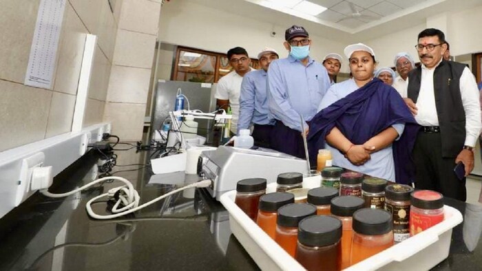 बनास डेयरी ने खोली हनी टेस्टिंग लैब (Photo-Banas Dairy).
