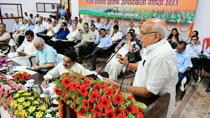 खरीफ गोष्ठी में किसानों से मुखातिब हुए यूपी के कृषि मंत्री सूर्यप्रताप शाही, फोटो: यूपी सरकार