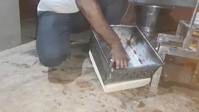 देवघर के किसान रामू यादव ने बनाई सोयामिल्क बनाने की मशीन