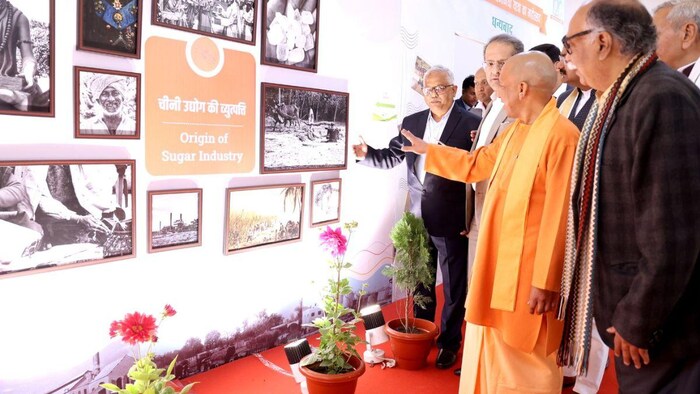 यूपी में चीनी उद्योग के हाल ही में 120 साल पूरे हाेने पर कार्यक्रम में यूपी के सीएम योगी आदित्यनाथ, फोटो, किसान तक