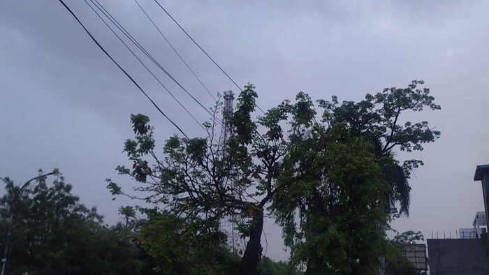 दिल्ली में मौसम हुआ सुहाना, लोगों को गर्मी से मिल रही राहत