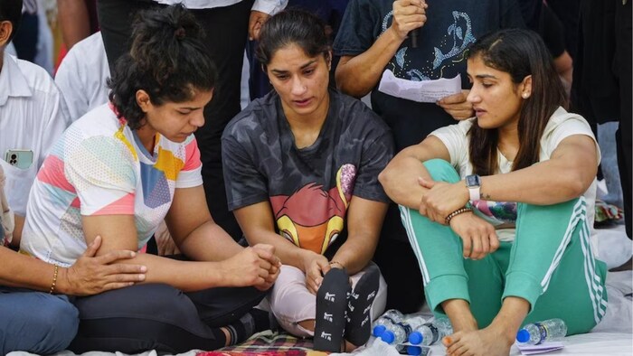 जंतर मंतर पर बैठे पहलवानों के समर्थन में किसान महिलाएं दिल्ली जाएंगी