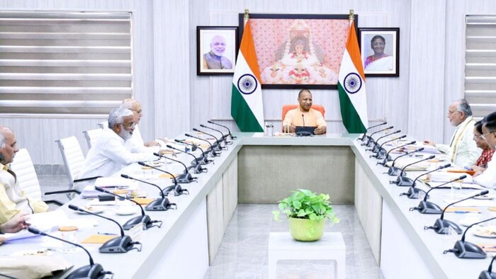 यूपी में फसल बीमा योजना को आगे भी जारी रखने के फैसले काे योगी कैबिनेट ने मंजूरी दी, फोटो: यूपी सरकार