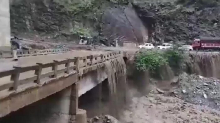 शिमला में लैंडस्लाइड की घटनाएं सामने आई हैं