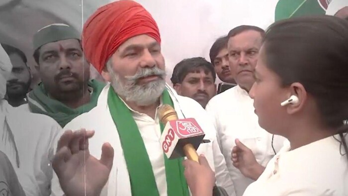 खाप महापंचायत में बीकेयू के नेता राकेश टिकैत