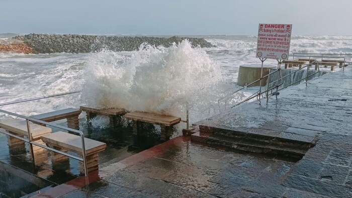 आज शाम गुजरात के तट से टकराएगा ये तूफान