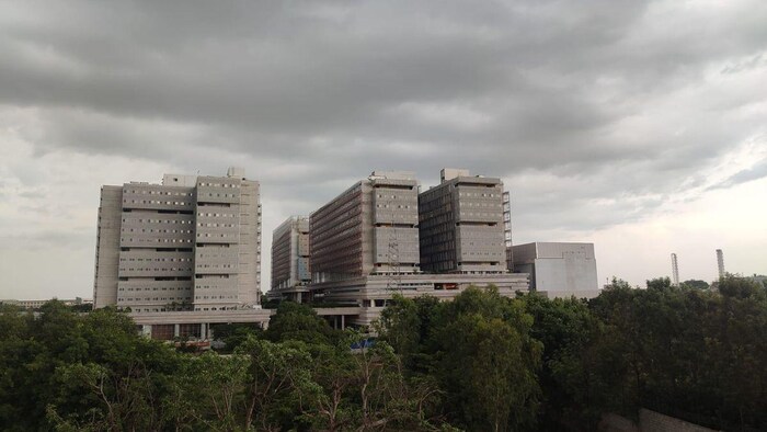 आज दिल्ली में बादल छाए रहेंगे, हल्की बारिश की आशंका