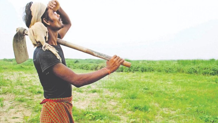 पूर्वांचल में बारिश के इन्तजार में किसान