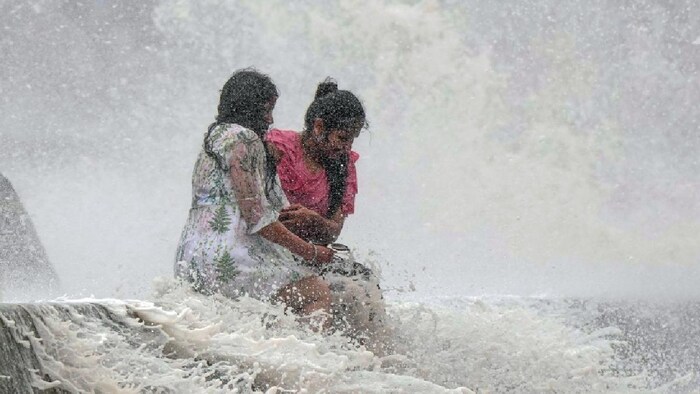 हिमाचल प्रदेश के कई इलाकों में जोरदार बारिश हो रही है (सांकेतिक फोटो, साभार-India Today/PTI)