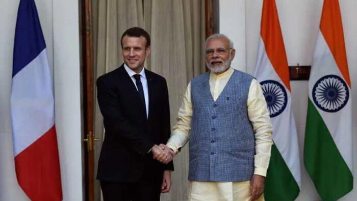 चंदन की लकड़ी का सितार, पोचमपल्ली सिल्क की साड़ी