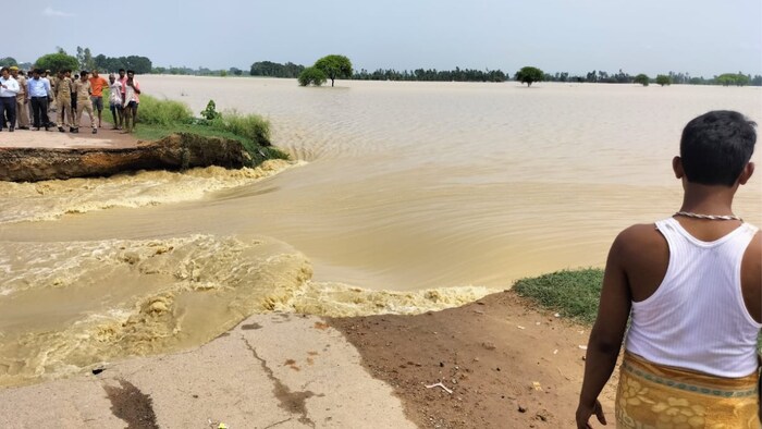 तीन माह के भीतर यूपी के सभी 75 जिलों में अर्ली वार्निंग सिस्टम लगाएं जाएंगे.