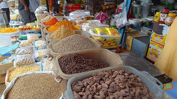 अब मसालों की कीमतों में लगी आग से फीका हो रहा खाने का स्वाद