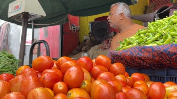 टमाटर के रेट 200 रुपये किलो तक पहुंच गए हैं