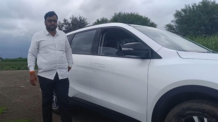 सिर्फ हरे धनिये की खेती की कमाई से किसान ने खरीदा एसयूवी कार
