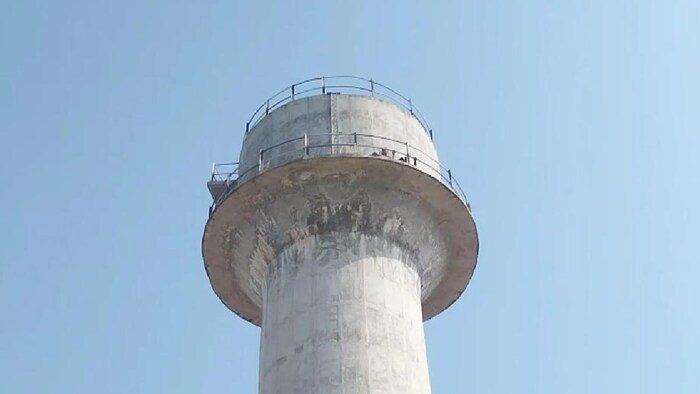 सिरसा में चार किसान पानी टंकी पर चढ़ गए और विरोध प्रदर्शन किया