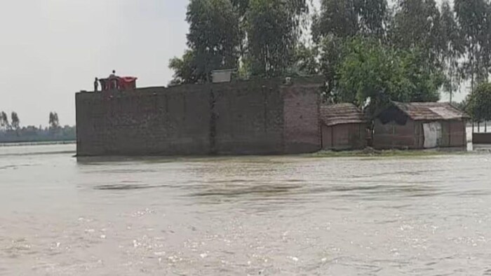 यूपी के बस्ती जिले में सरयू नदी उफान पर है, सांकेतिक तस्वीर