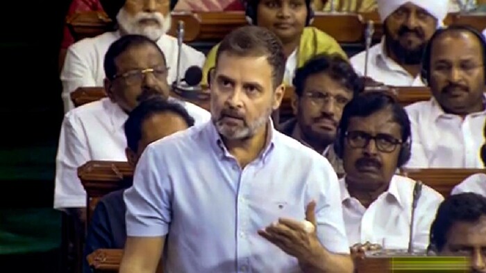 संसद में राहुल गांधी ने सरकार को घेरा