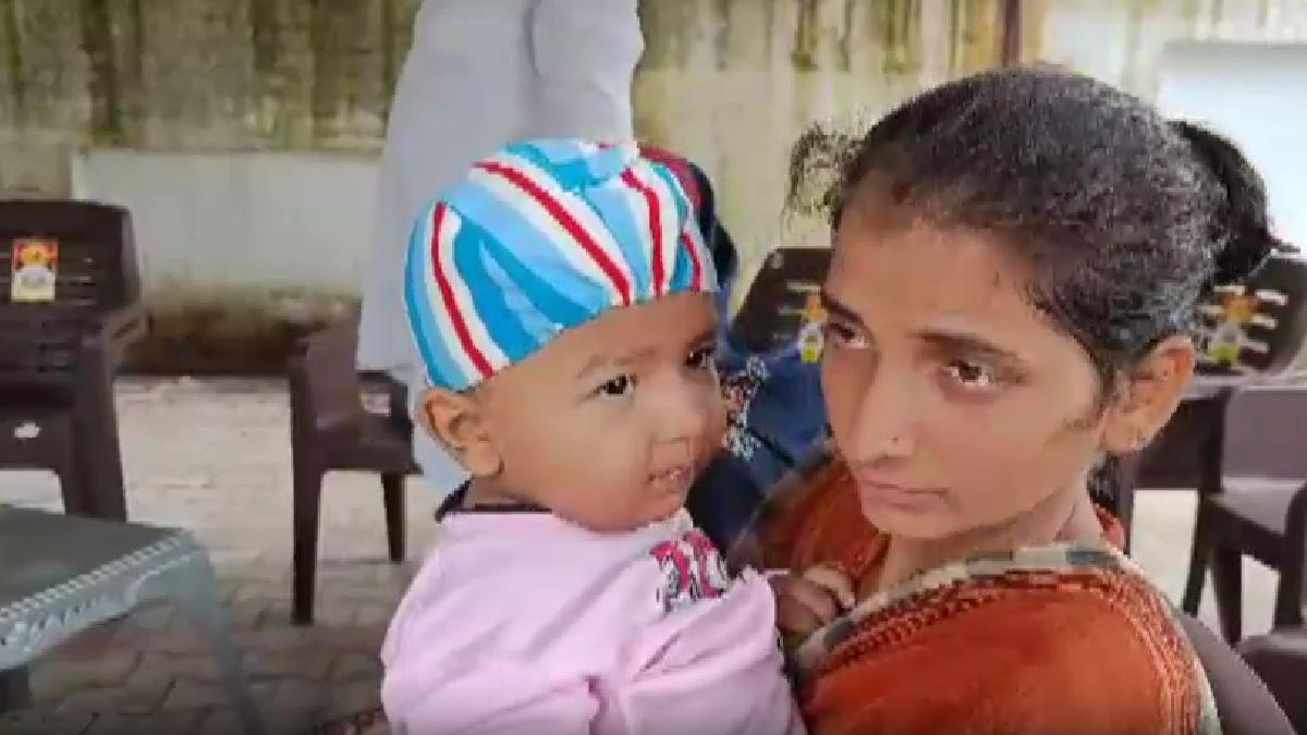एक साल के बच्चे को लगना है 17 करोड़ का इंजेक्शन, मदद के लिए यूपी से खानपुर पहुंचा किसान परिवार