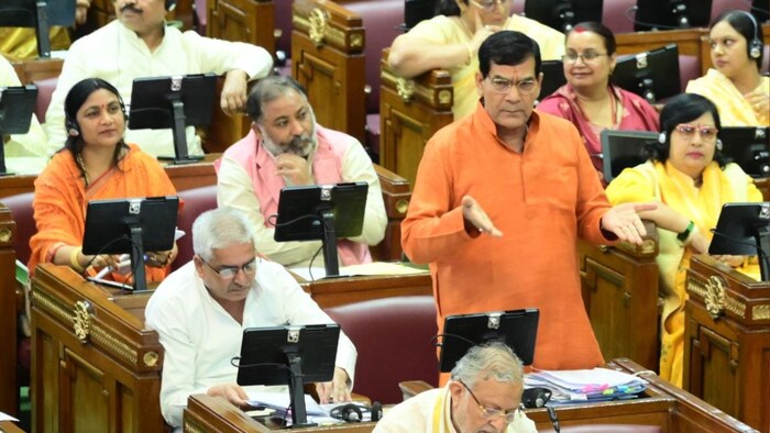 प्रदेश की डबल इंजन की सरकार किसानों के हित में बेहतर काम कर रही है.