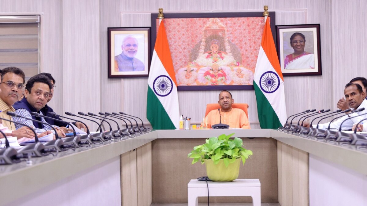 पर्यटक सर्किट मार्ग तैयार करने में प्राधिकरण की महत्वपूर्ण भूमिका होगी. (Photo credit- cm yogi facebook)