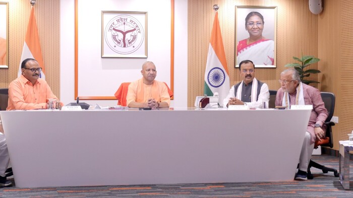 मुख्यमंत्री योगी आदित्यनाथ ने कहा कि प्रदेश की समृद्धि के लिए गांवों का सशक्तिकरण आवश्यक है.