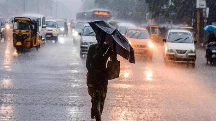 यूपी में बादल गरजने के साथ ही बिजली गिरने की भी संभावना है. (Photo source: Google)